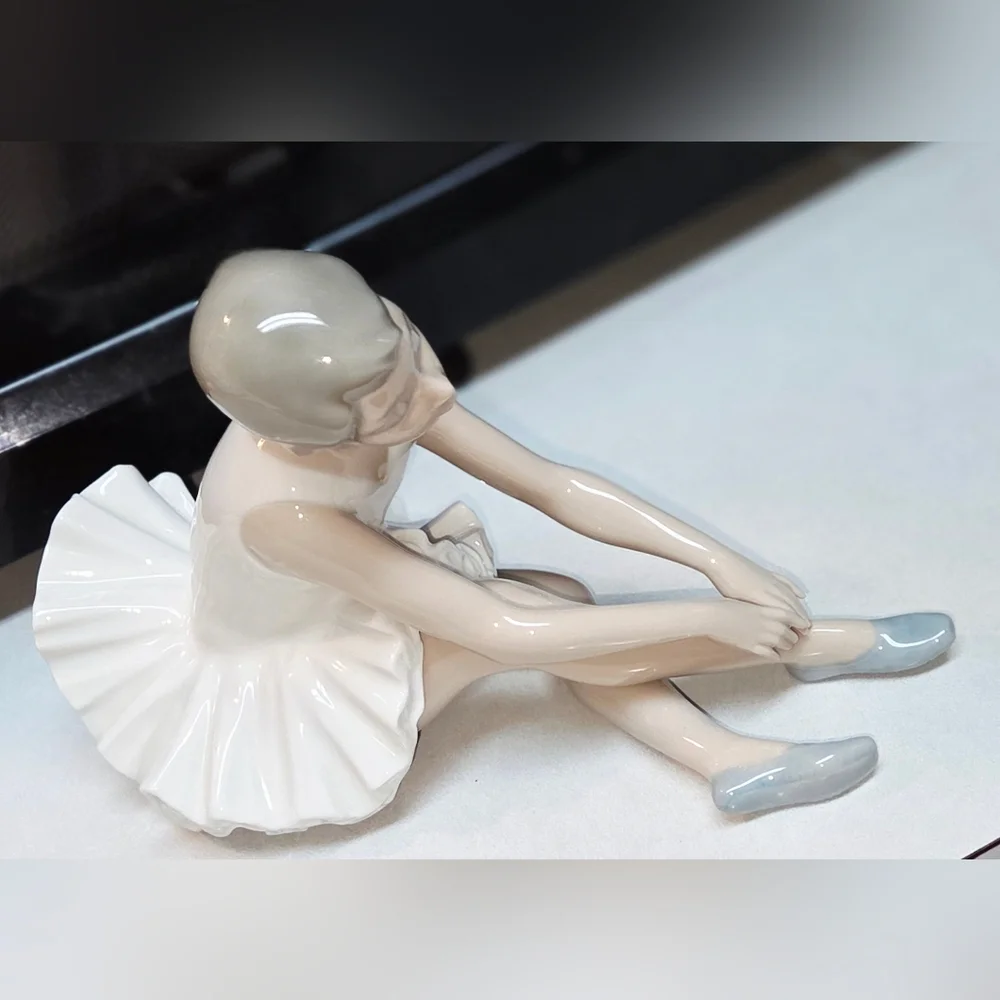 Lladro Nao Ballerina Figurine - Picture 3 of 6
